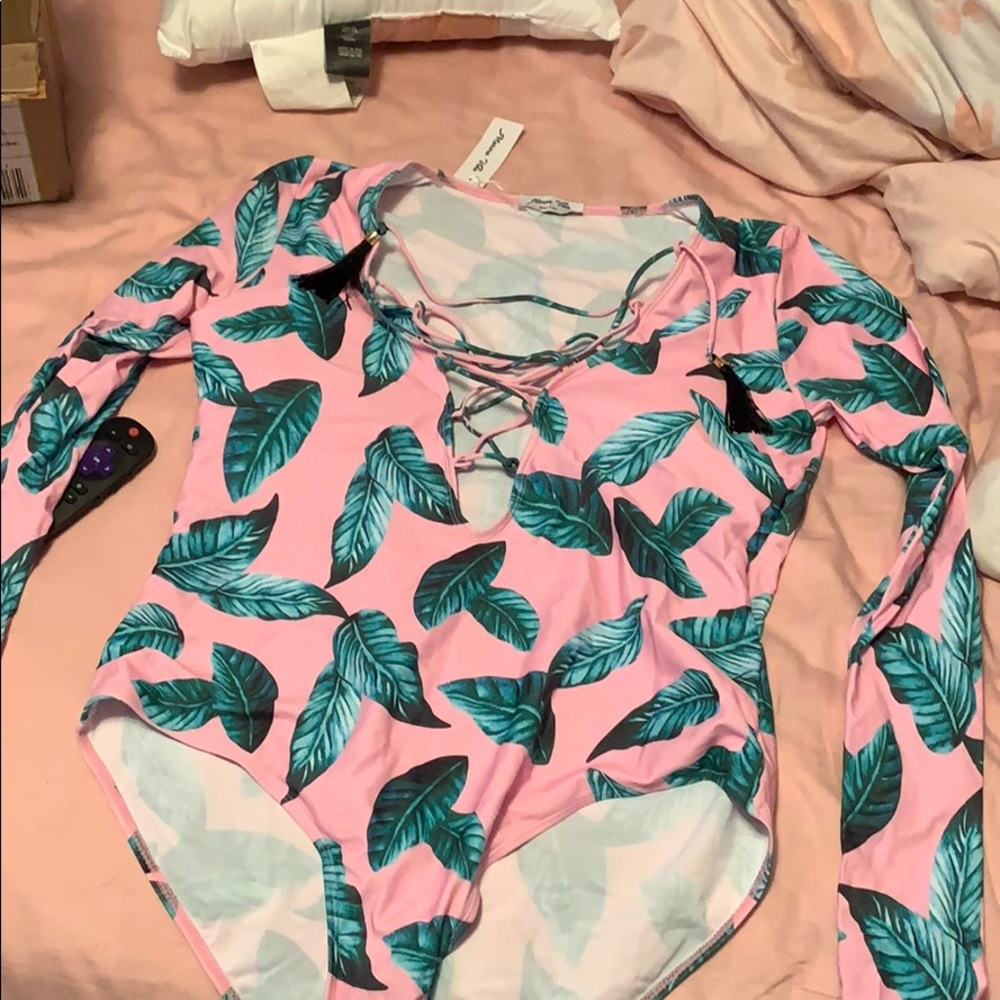 Plus size Plunging Swimwear ☀️👙